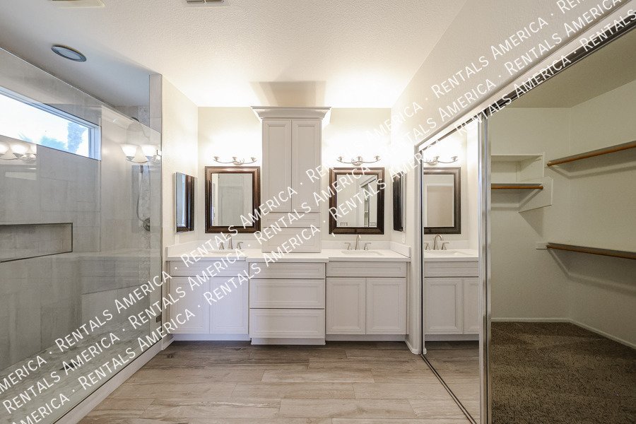 Spacious 4-bed, 2 1/2 bath home located in desirable San Tan Ranch property image