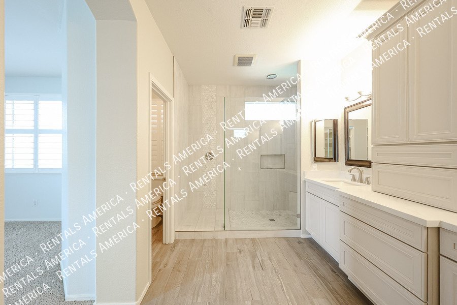 Spacious 4-bed, 2 1/2 bath home located in desirable San Tan Ranch property image