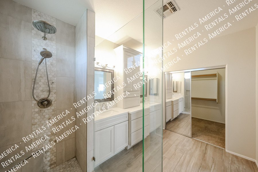 Spacious 4-bed, 2 1/2 bath home located in desirable San Tan Ranch property image