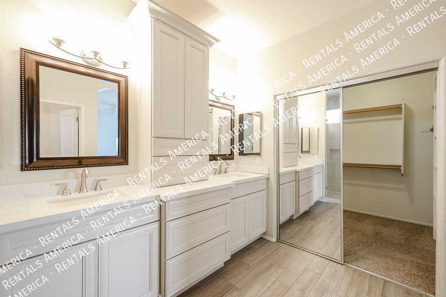 Spacious 4-bed, 2 1/2 bath home located in desirable San Tan Ranch property image