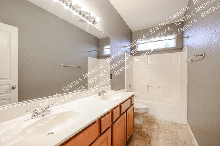 Spacious 4-bed, 2 1/2 bath home located in desirable San Tan Ranch property image