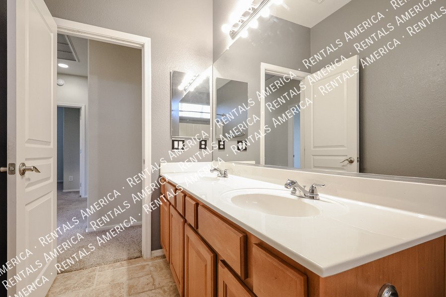 Spacious 4-bed, 2 1/2 bath home located in desirable San Tan Ranch property image