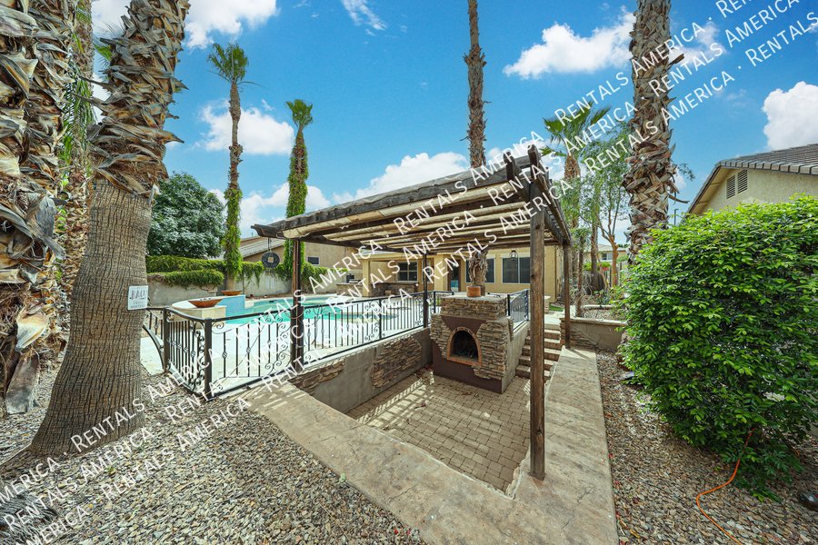 Spacious 4-bed, 2 1/2 bath home located in desirable San Tan Ranch property image