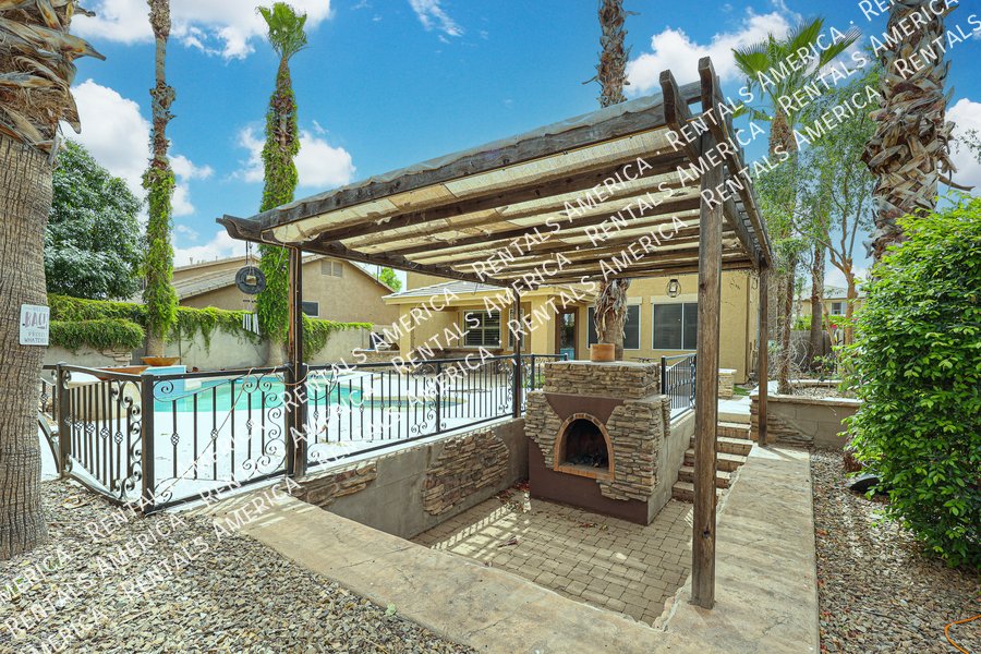 Spacious 4-bed, 2 1/2 bath home located in desirable San Tan Ranch property image