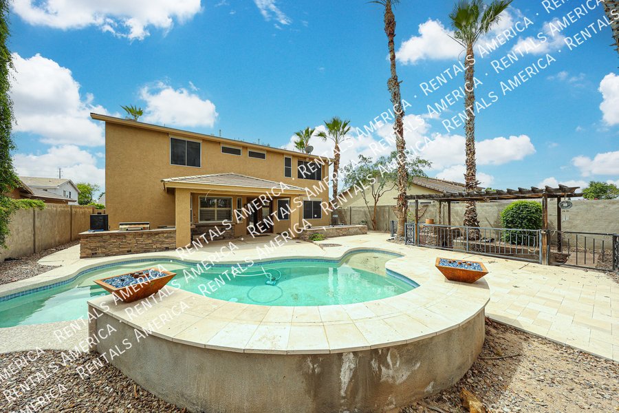 Spacious 4-bed, 2 1/2 bath home located in desirable San Tan Ranch property image