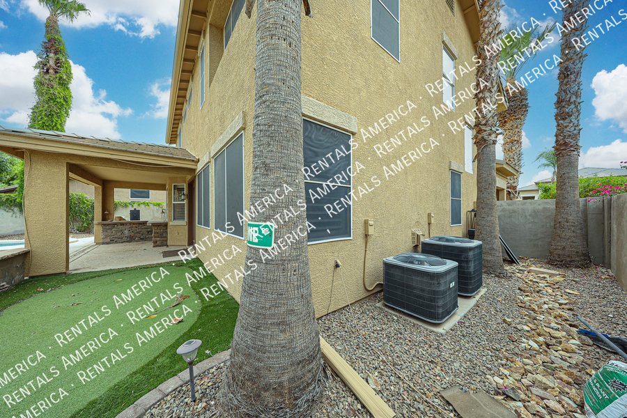 Spacious 4-bed, 2 1/2 bath home located in desirable San Tan Ranch property image