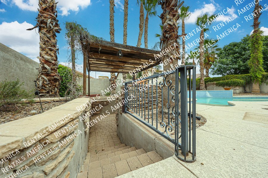 Spacious 4-bed, 2 1/2 bath home located in desirable San Tan Ranch property image