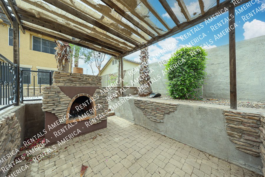 Spacious 4-bed, 2 1/2 bath home located in desirable San Tan Ranch property image