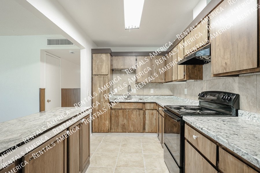 AVAILABLE NOW! Newly Remodeled 4BD 2BA House in Mesa! property image