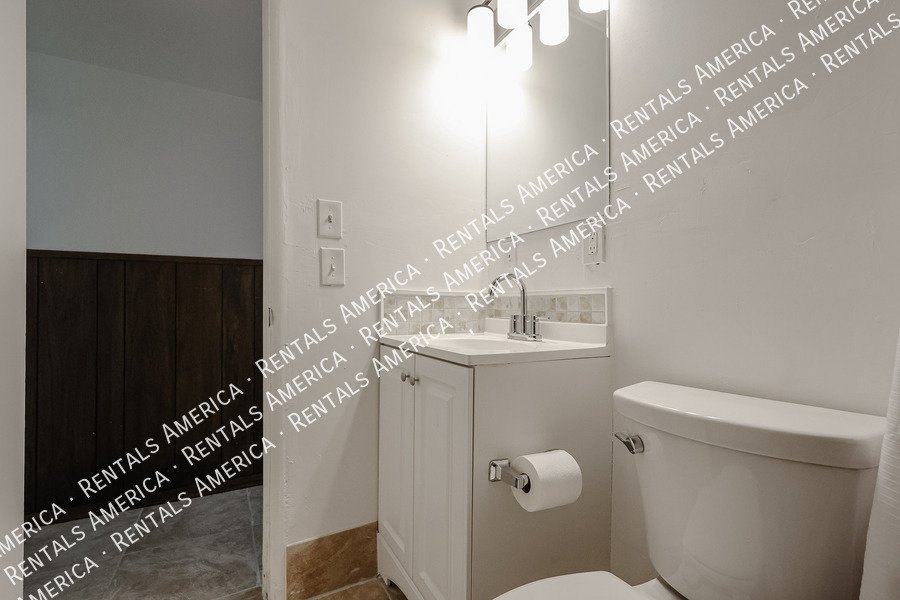 AVAILABLE NOW! Newly Remodeled 4BD 2BA House in Mesa! property image