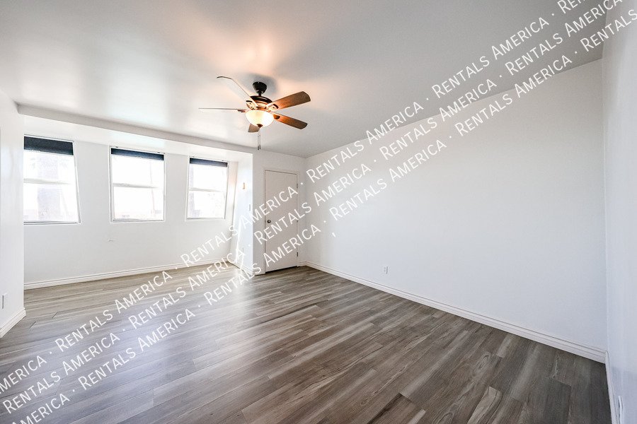 Must See! 2 bedroom 1.5 bath condo Available! property image
