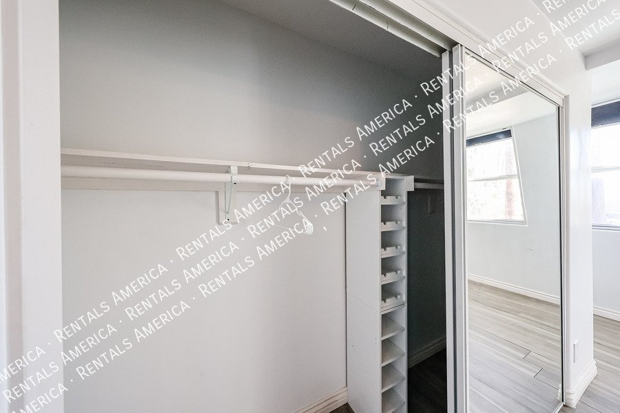 Must See! 2 bedroom 1.5 bath condo Available! property image