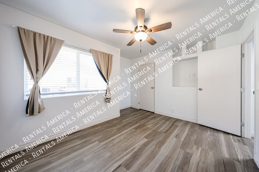 Must See! 2 bedroom 1.5 bath condo Available! property image