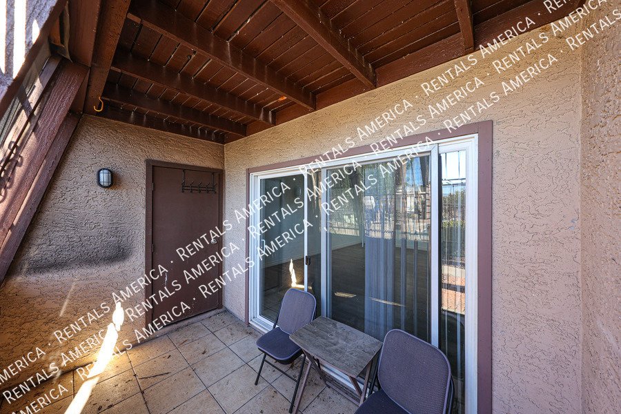 Must See! 2 bedroom 1.5 bath condo Available! property image