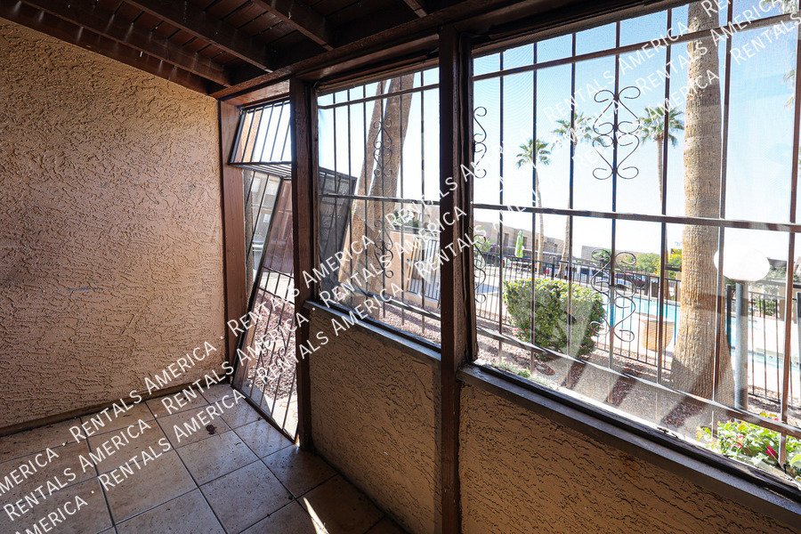 Must See! 2 bedroom 1.5 bath condo Available! property image