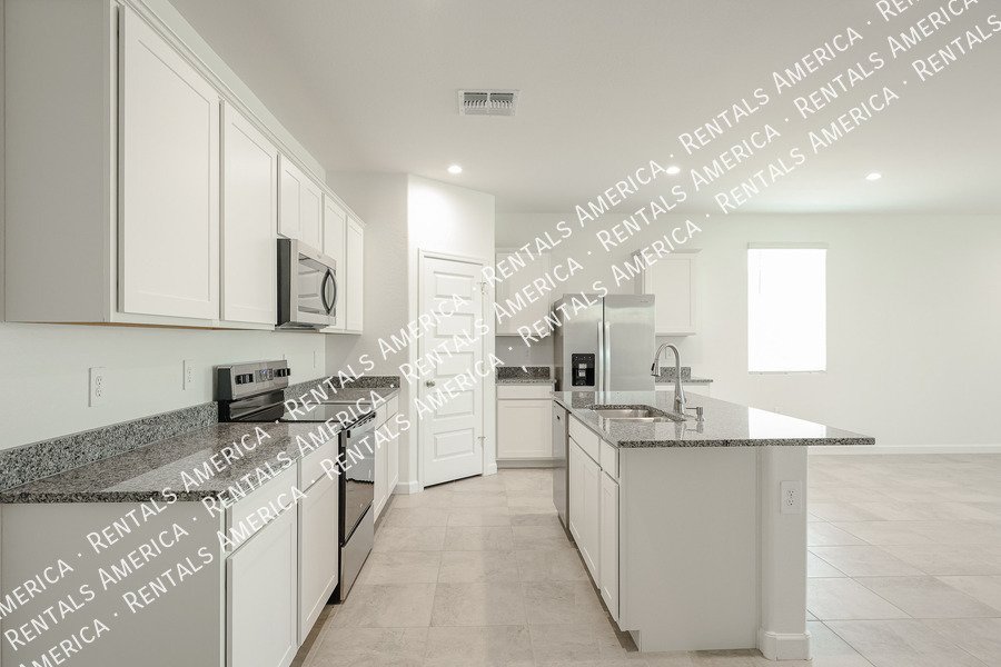 Beautiful 4-bedroom, 2-bath home located in Sorrento! property image