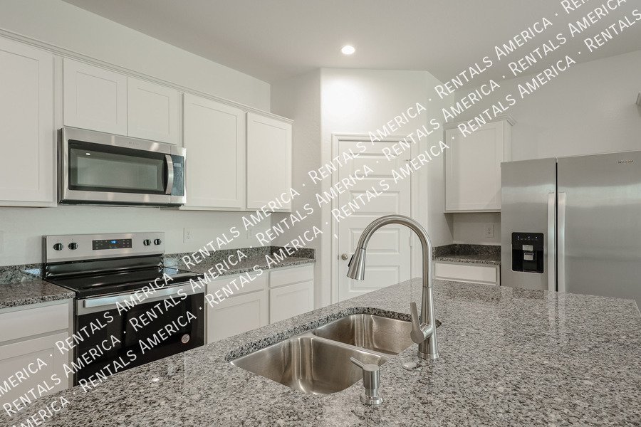 Beautiful 4-bedroom, 2-bath home located in Sorrento! property image