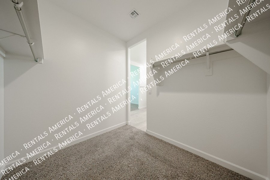 Beautiful 4-bedroom, 2-bath home located in Sorrento! property image