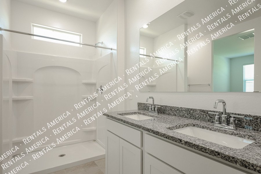 Beautiful 4-bedroom, 2-bath home located in Sorrento! property image