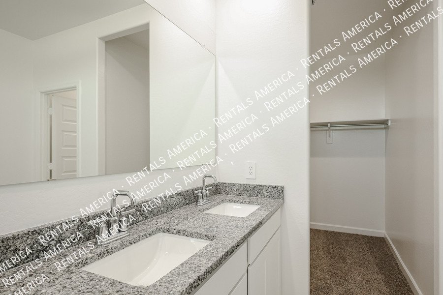 Beautiful 4-bedroom, 2-bath home located in Sorrento! property image