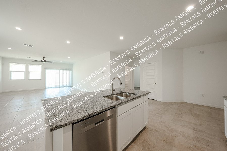 Beautiful 4-bedroom, 2-bath home located in Sorrento! property image