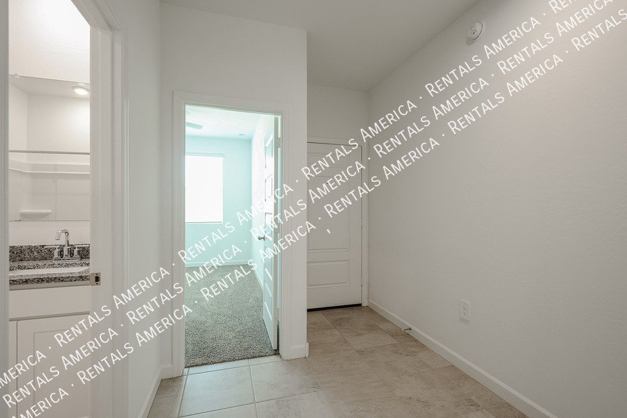 Beautiful 4-bedroom, 2-bath home located in Sorrento! property image