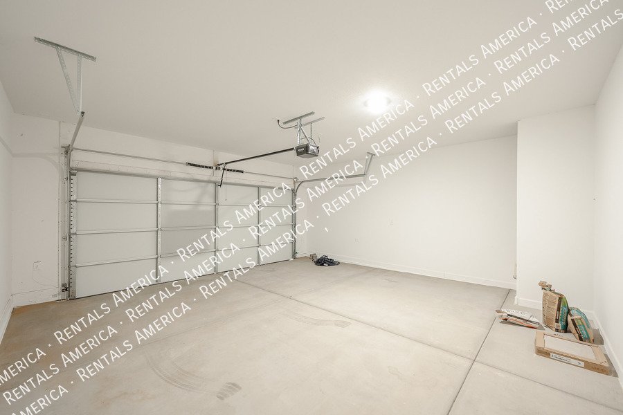 Beautiful 4-bedroom, 2-bath home located in Sorrento! property image