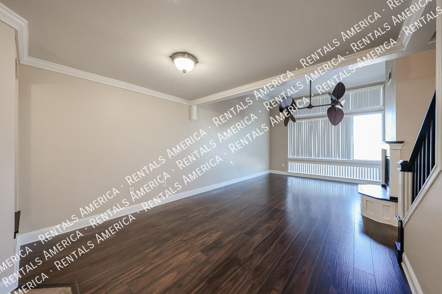 Great 2 bed, 2 bath condo with loft property image