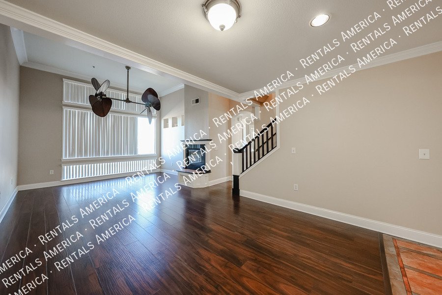Great 2 bed, 2 bath condo with loft property image