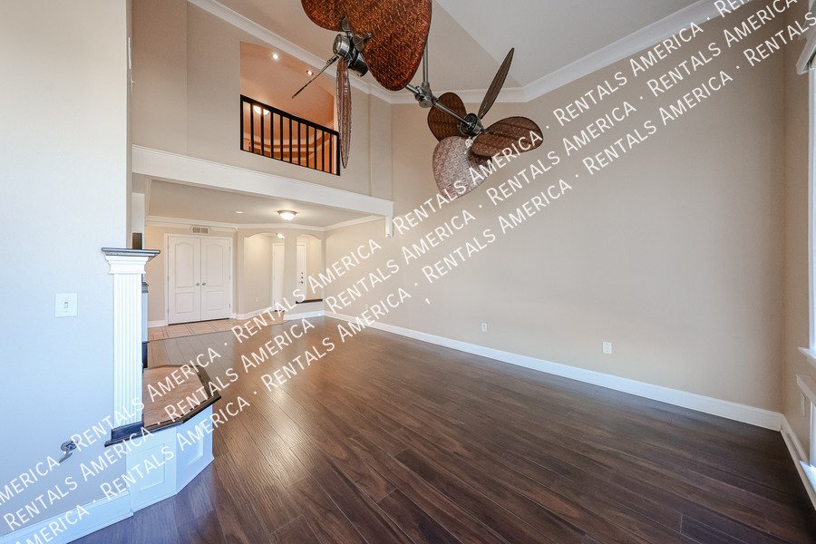 Great 2 bed, 2 bath condo with loft property image