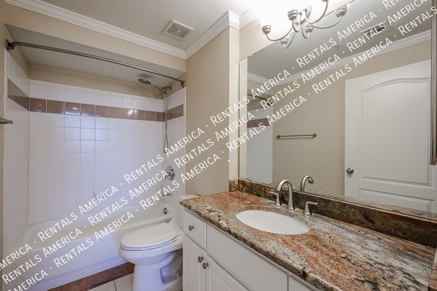 Great 2 bed, 2 bath condo with loft property image