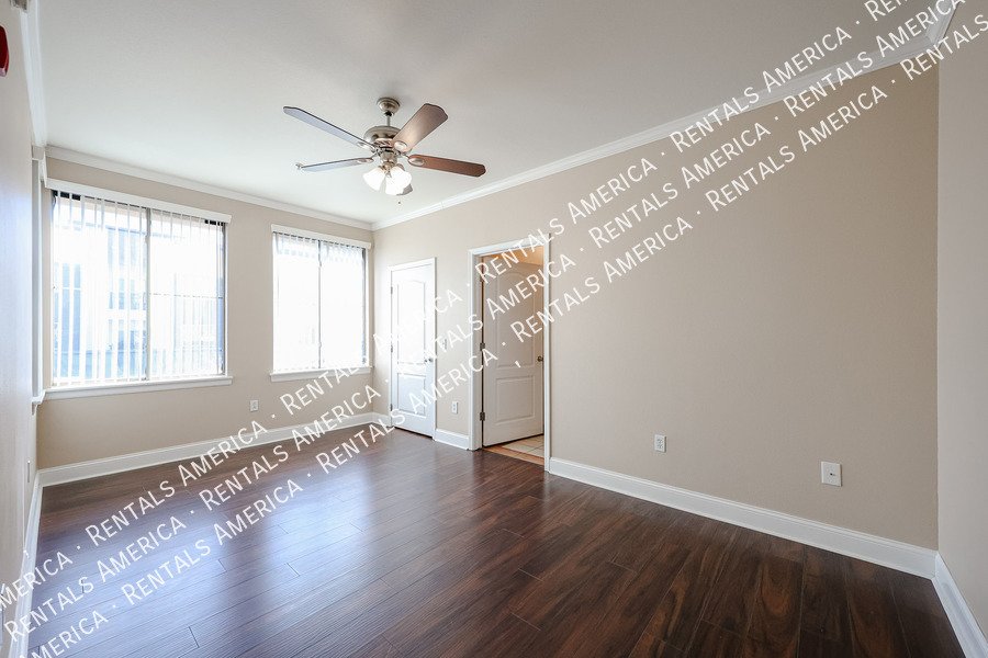 Great 2 bed, 2 bath condo with loft property image