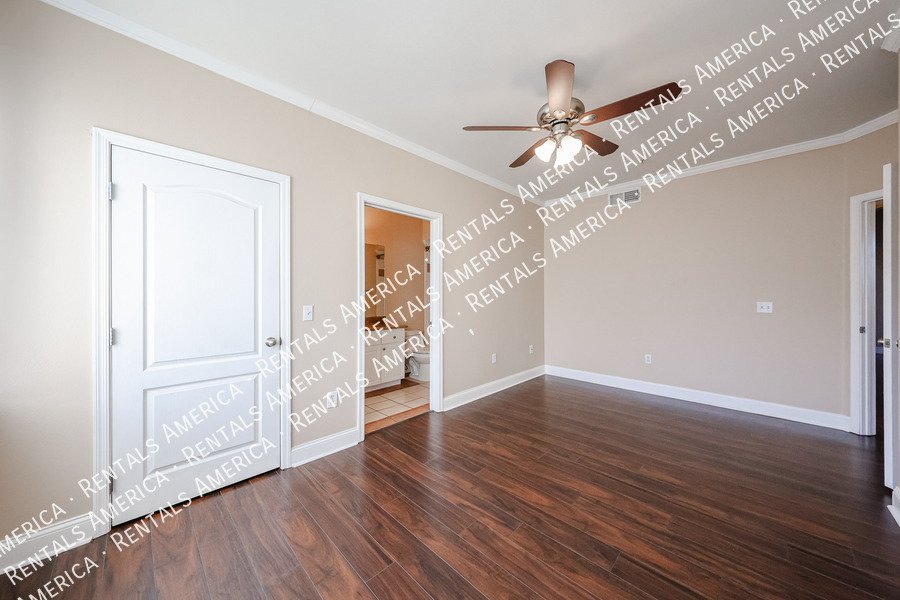 Great 2 bed, 2 bath condo with loft property image