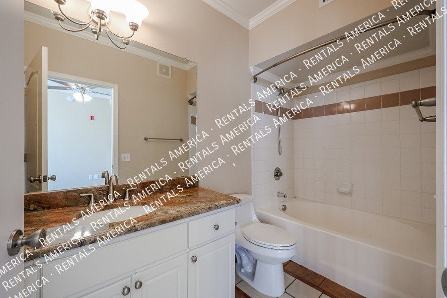 Great 2 bed, 2 bath condo with loft property image