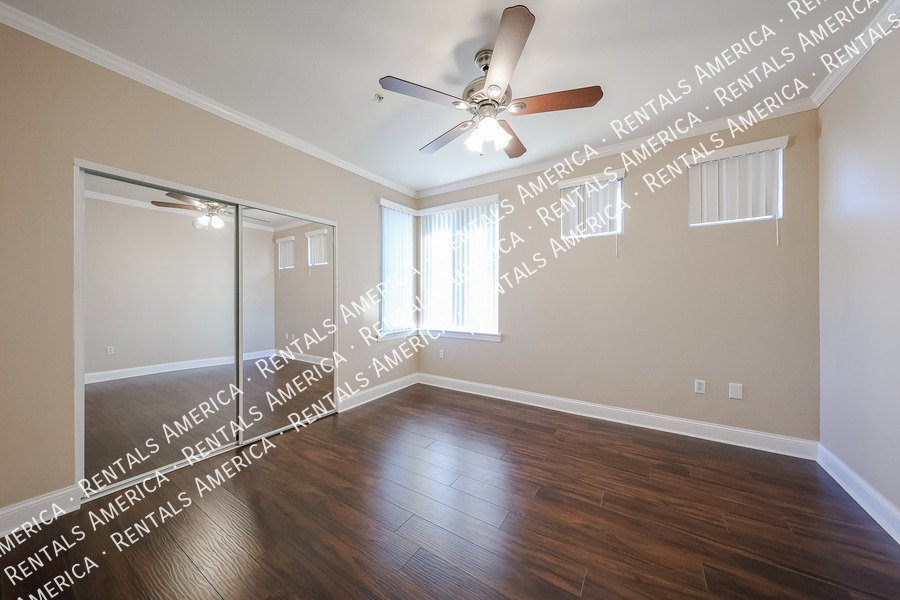 Great 2 bed, 2 bath condo with loft property image
