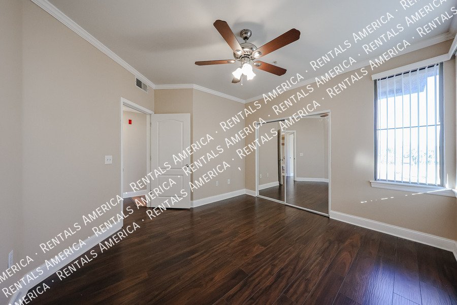 Great 2 bed, 2 bath condo with loft property image