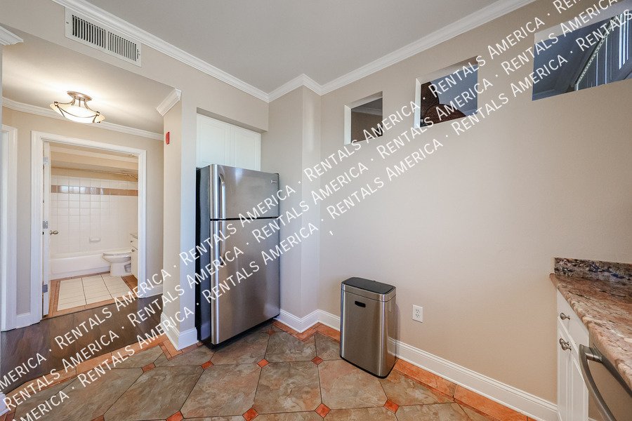 Great 2 bed, 2 bath condo with loft property image