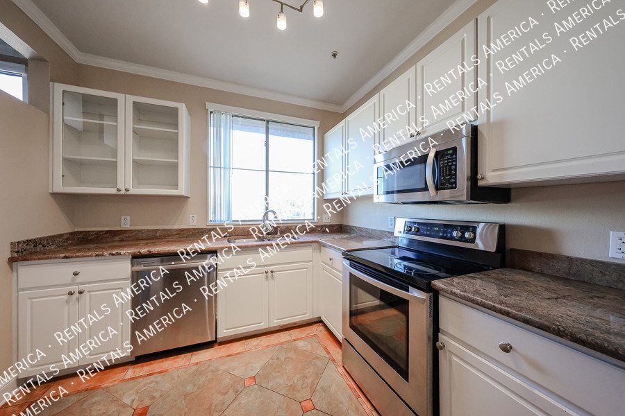 Great 2 bed, 2 bath condo with loft property image