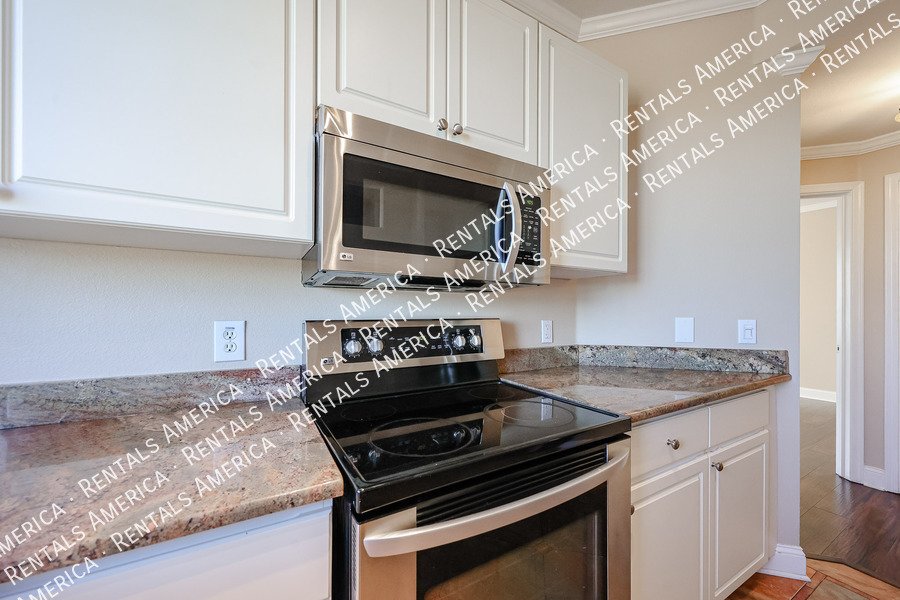 Great 2 bed, 2 bath condo with loft property image