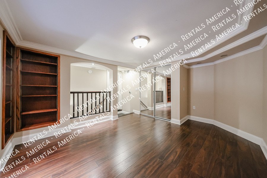 Great 2 bed, 2 bath condo with loft property image