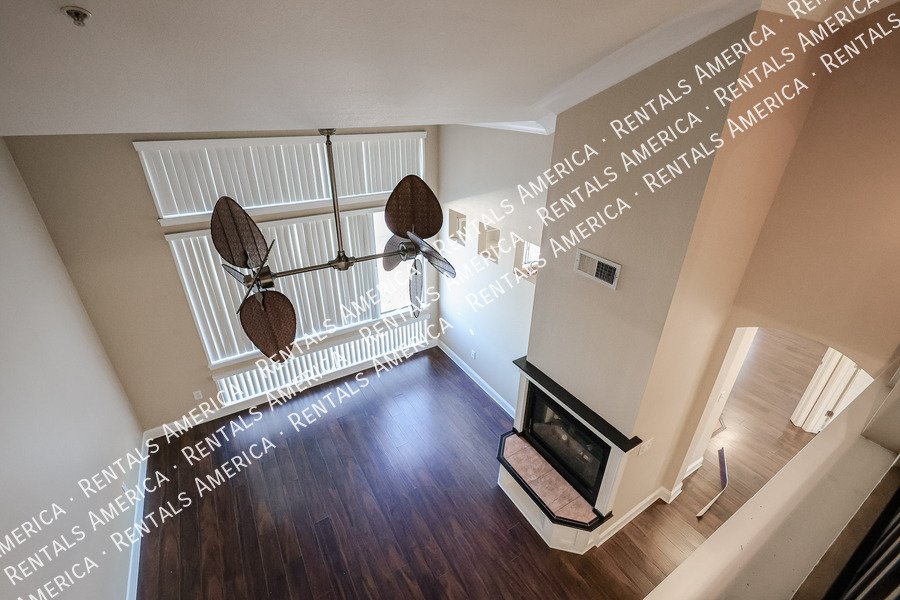 Great 2 bed, 2 bath condo with loft property image