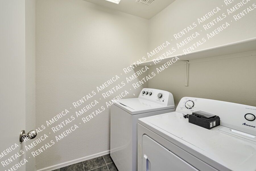 Upgraded 3 Bed 2 Bath Home in San Tan Valley! property image