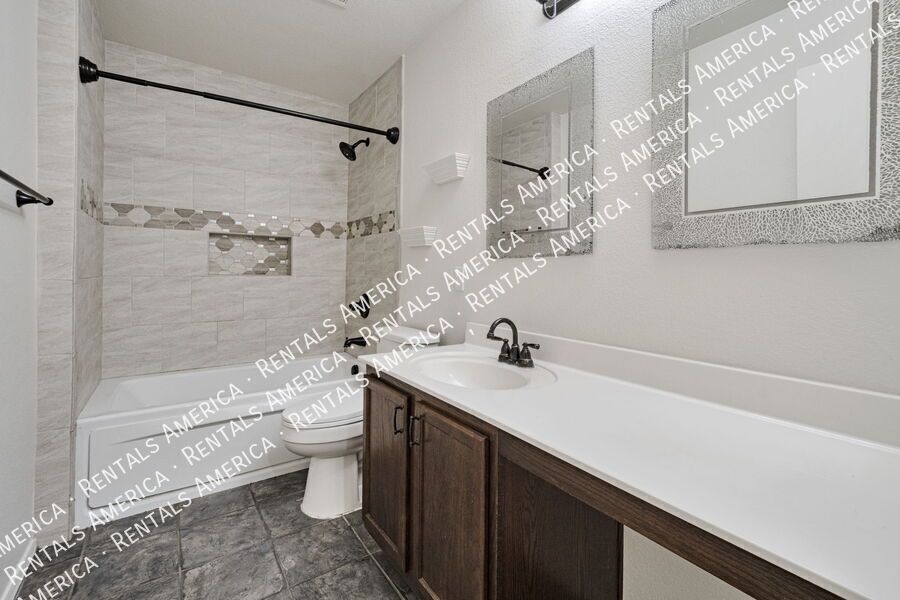 Upgraded 3 Bed 2 Bath Home in San Tan Valley! property image