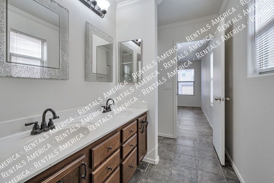 Upgraded 3 Bed 2 Bath Home in San Tan Valley! property image