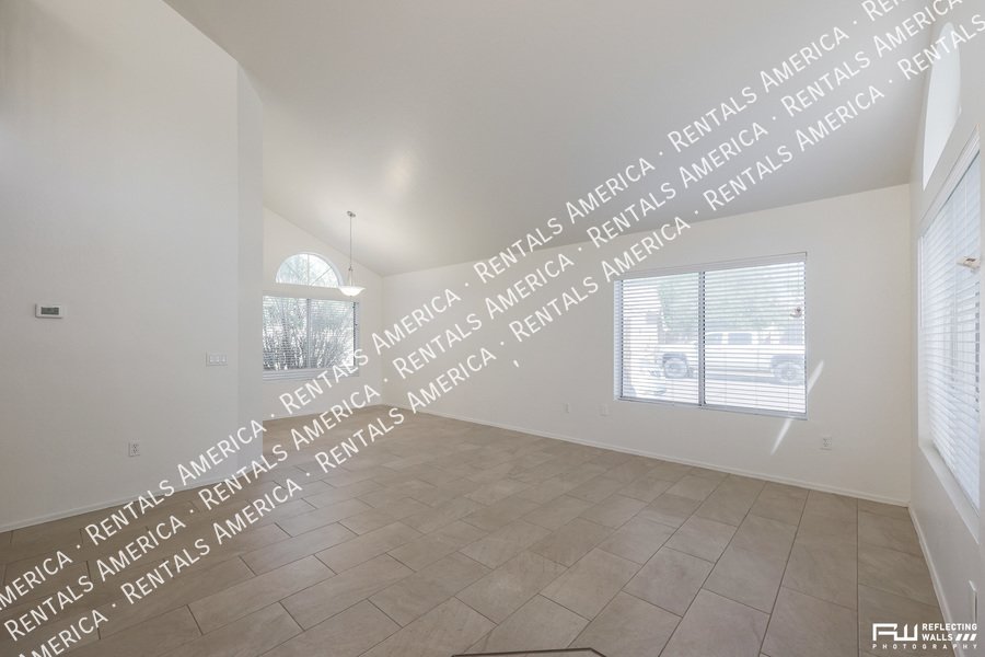 Beautiful home in Val Vista Lakes property image