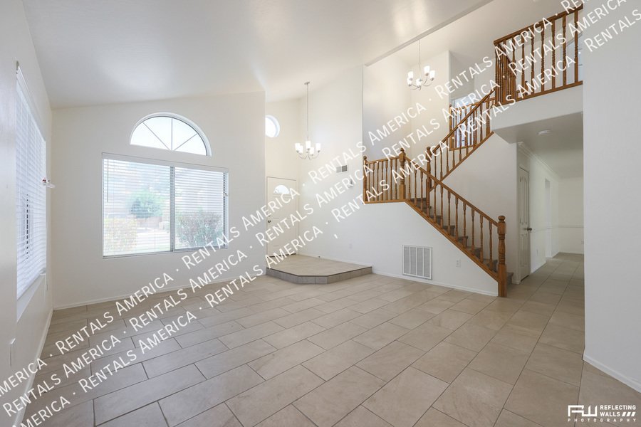 Beautiful home in Val Vista Lakes property image