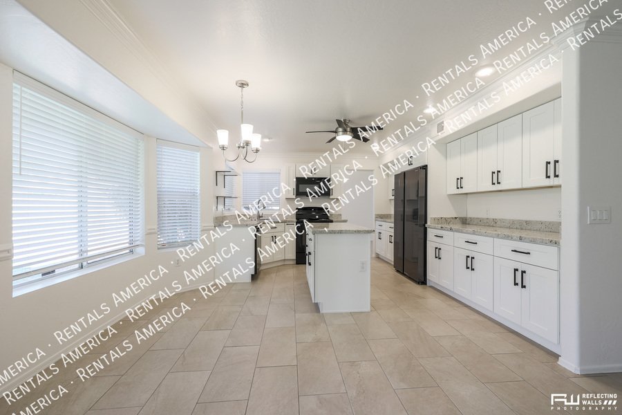 Beautiful home in Val Vista Lakes property image