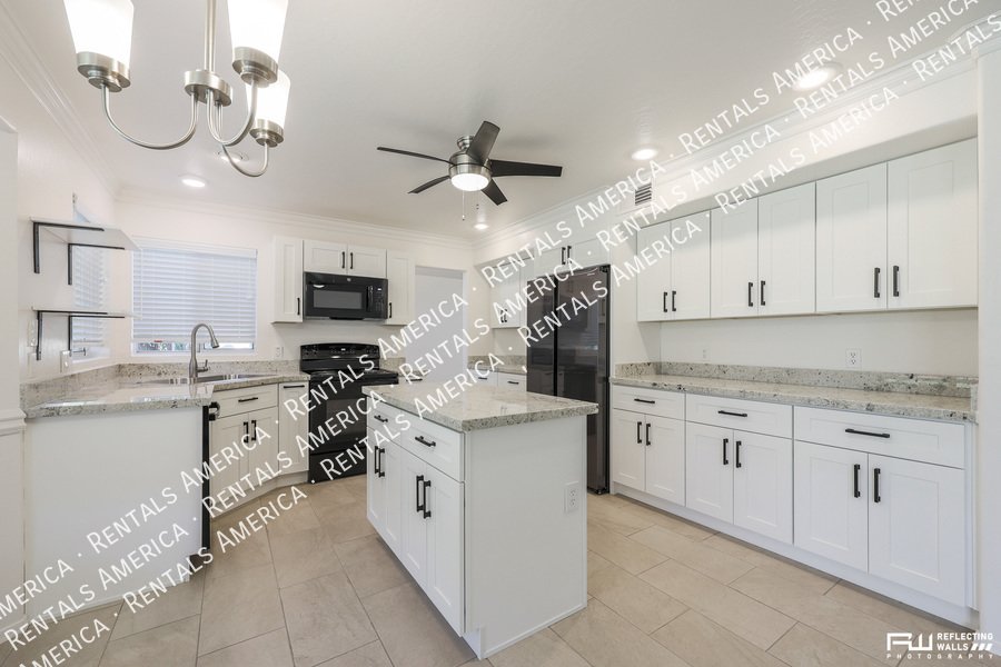 Beautiful home in Val Vista Lakes property image