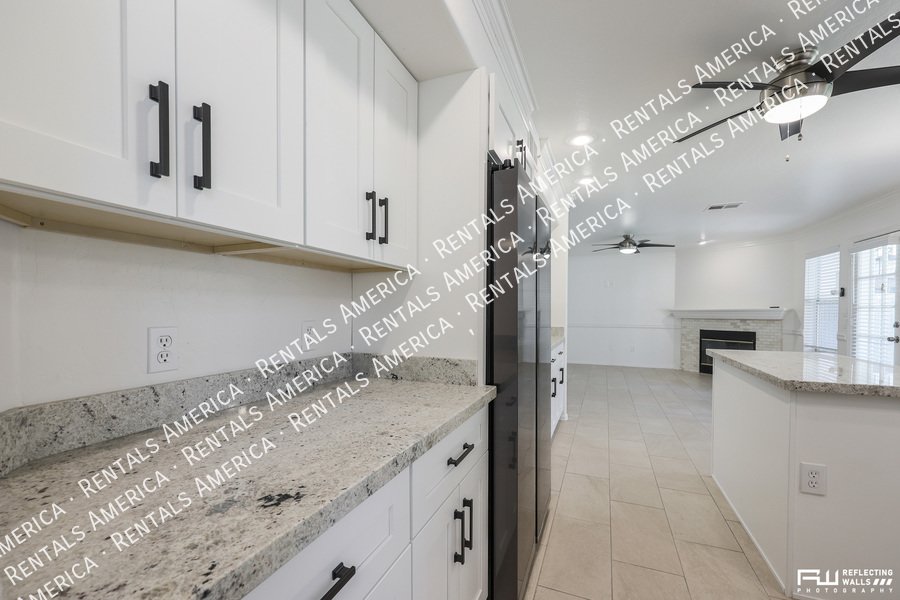 Beautiful home in Val Vista Lakes property image