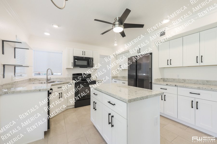 Beautiful home in Val Vista Lakes property image